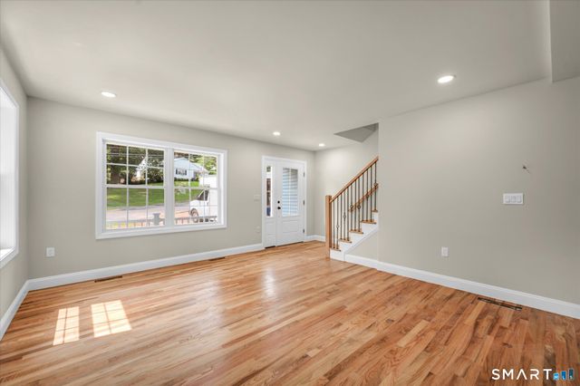 33 Brightwood Lane, West Hartford, CT 06110