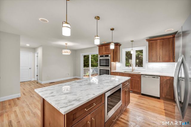 33 Brightwood Lane, West Hartford, CT 06110