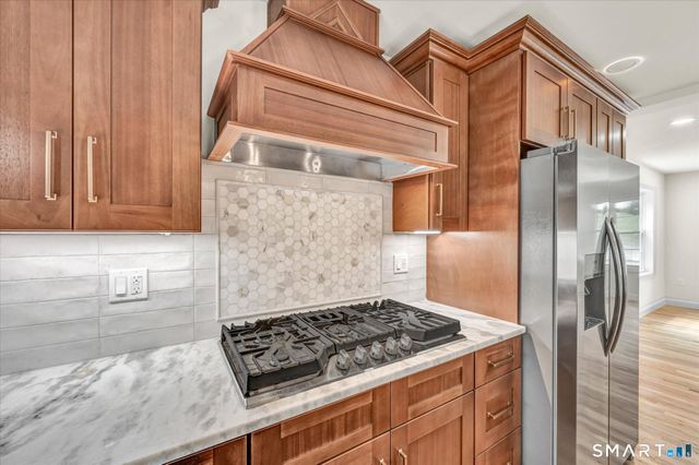 33 Brightwood Lane, West Hartford, CT 06110