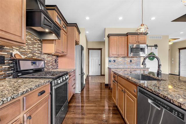 1393 Rolling Glen Drive, Marion, IA 52302