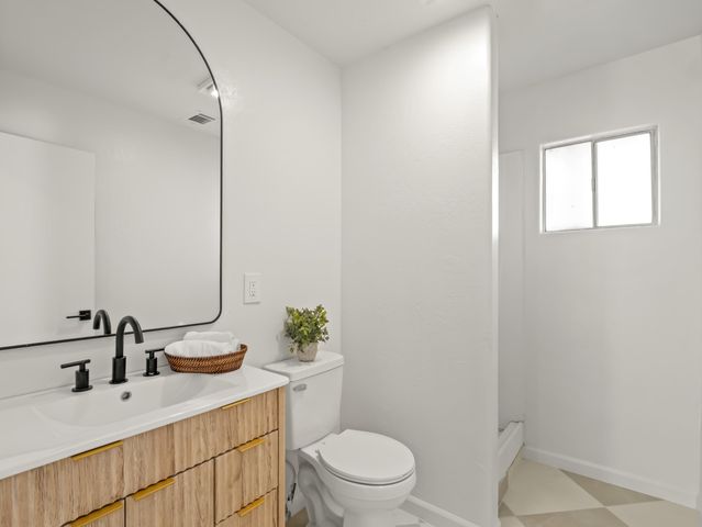 425 W Elm Street, Hanford, CA 93230