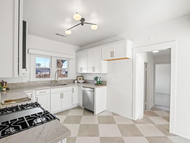 425 W Elm Street, Hanford, CA 93230