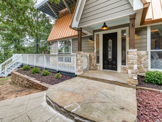 104 Bridlepath Drive, Pottsboro, TX 75076