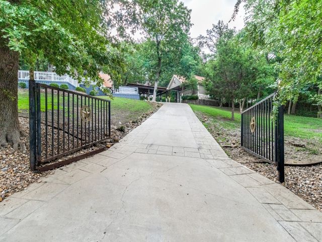104 Bridlepath Drive, Pottsboro, TX 75076