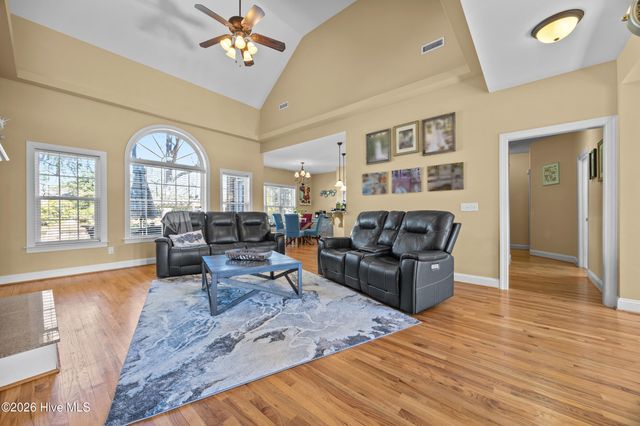 102 Wayfarer Drive, Rocky Point, NC 28457