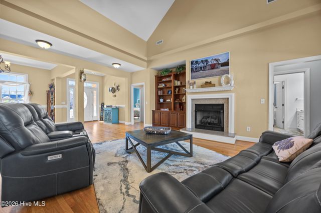 102 Wayfarer Drive, Rocky Point, NC 28457