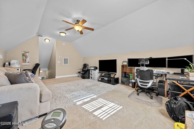 102 Wayfarer Drive, Rocky Point, NC 28457