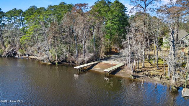 102 Wayfarer Drive, Rocky Point, NC 28457