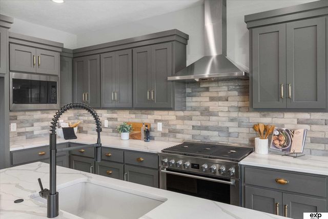 5613 N 199 Street, Elkhorn, NE 68022