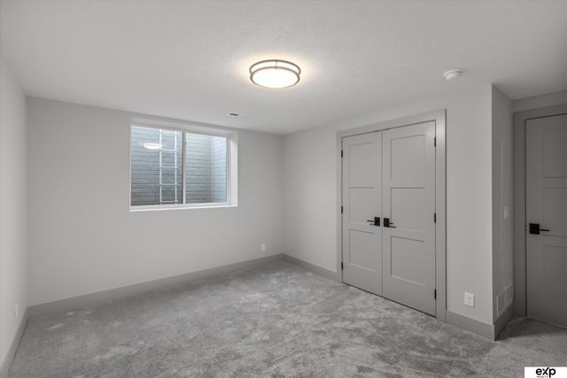 5613 N 199 Street, Elkhorn, NE 68022