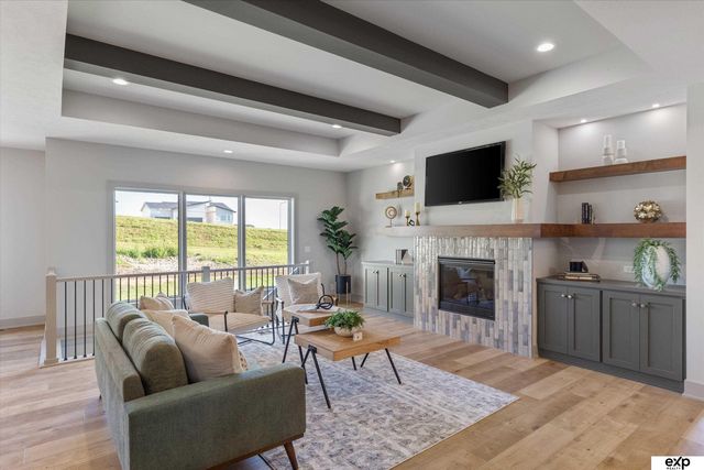 5613 N 199 Street, Elkhorn, NE 68022