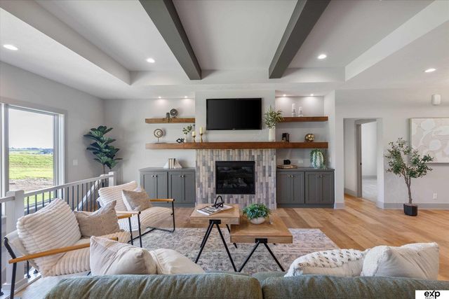 5613 N 199 Street, Elkhorn, NE 68022