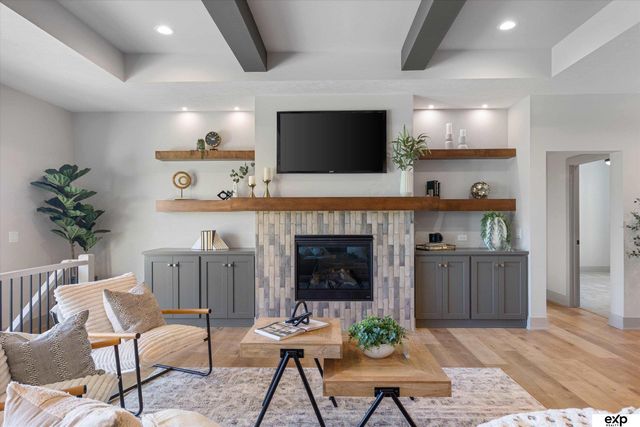5613 N 199 Street, Elkhorn, NE 68022