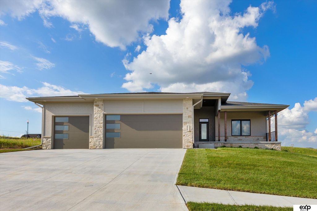 5613 N 199 Street, Elkhorn, NE 68022