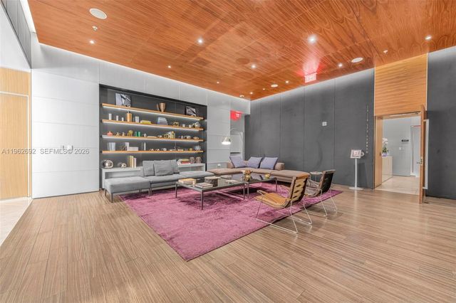 88 SW 7th St 3806, Miami, FL 33130