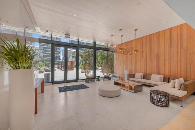 88 SW 7th St 3806, Miami, FL 33130