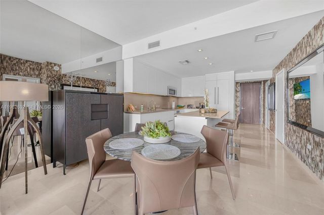 88 SW 7th St 3806, Miami, FL 33130