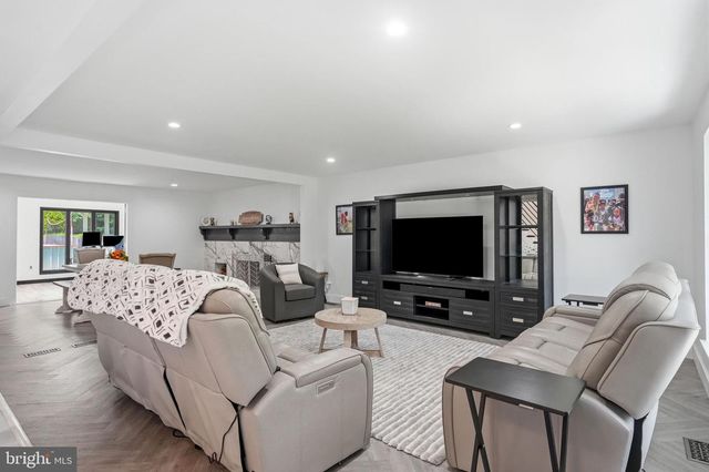 504 MIDDLESEX DR, Moorestown, NJ 08057