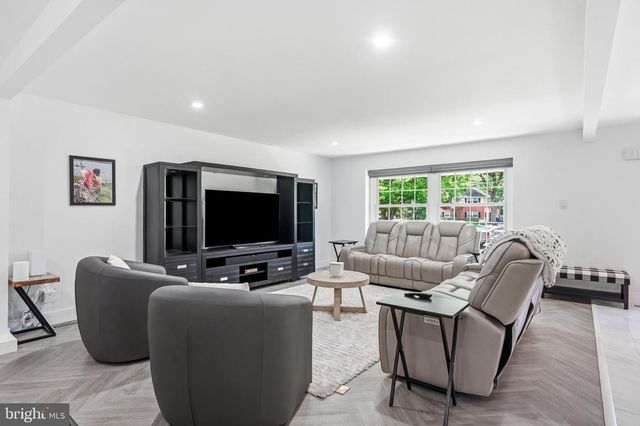 504 MIDDLESEX DR, Moorestown, NJ 08057