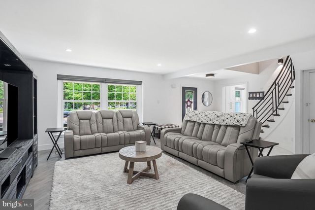 504 MIDDLESEX DR, Moorestown, NJ 08057