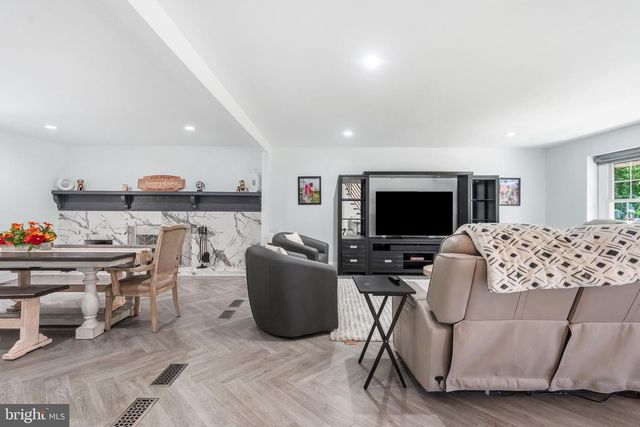 504 MIDDLESEX DR, Moorestown, NJ 08057