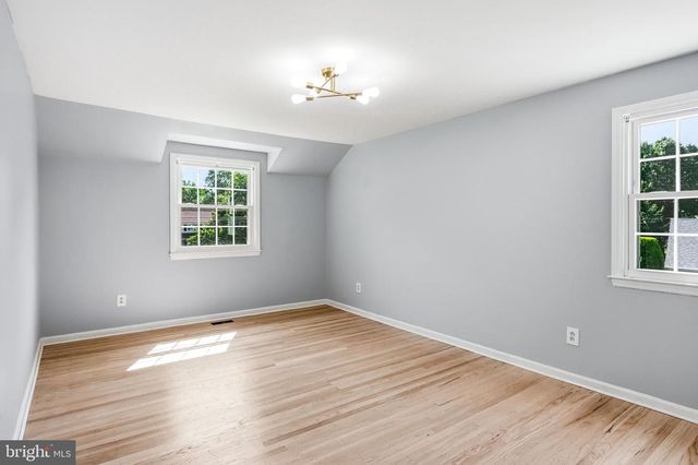 504 MIDDLESEX DR, Moorestown, NJ 08057