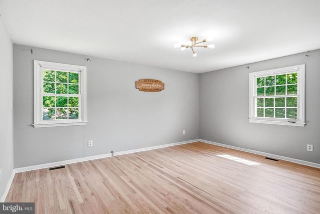 504 MIDDLESEX DR, Moorestown, NJ 08057
