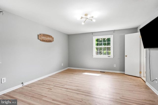 504 MIDDLESEX DR, Moorestown, NJ 08057