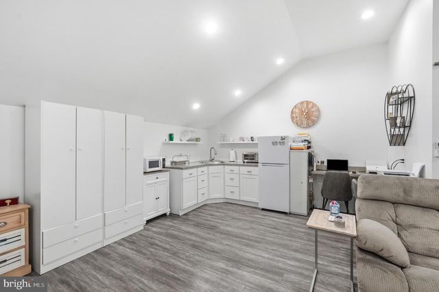 504 MIDDLESEX DR, Moorestown, NJ 08057