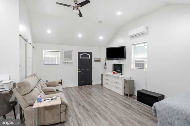 504 MIDDLESEX DR, Moorestown, NJ 08057
