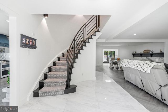504 MIDDLESEX DR, Moorestown, NJ 08057