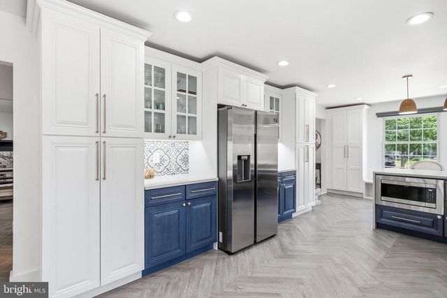 504 MIDDLESEX DR, Moorestown, NJ 08057