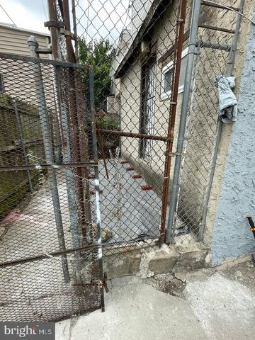 2500 W SOMERSET ST, Philadelphia, PA 19132