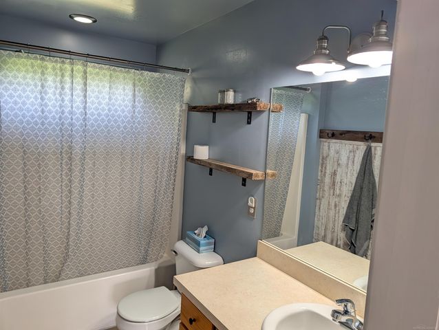 2275 Lincoln Manor Avenue, Flint, MI 48507