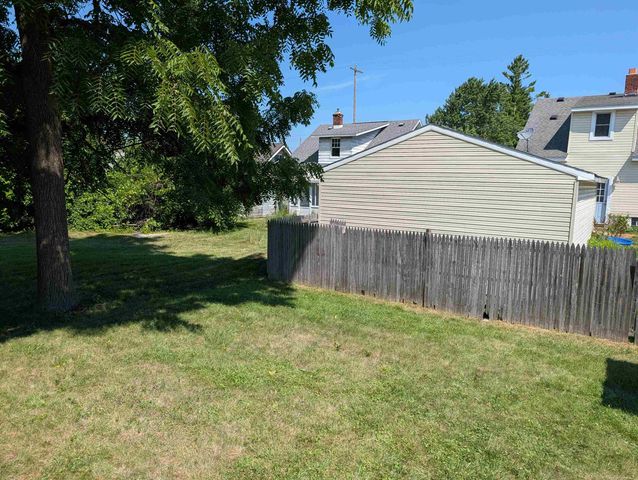 2275 Lincoln Manor Avenue, Flint, MI 48507