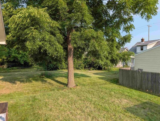 2275 Lincoln Manor Avenue, Flint, MI 48507