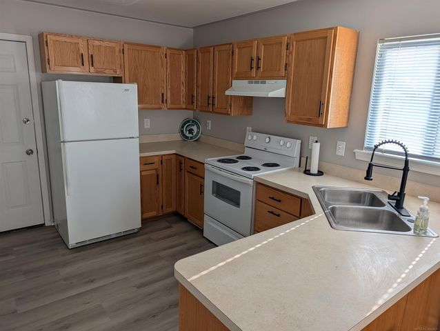 2275 Lincoln Manor Avenue, Flint, MI 48507