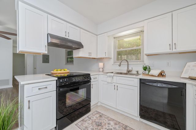 4 3rd Avenue, Shalimar, FL 32579
