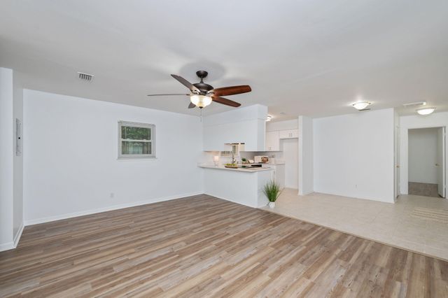 4 3rd Avenue, Shalimar, FL 32579