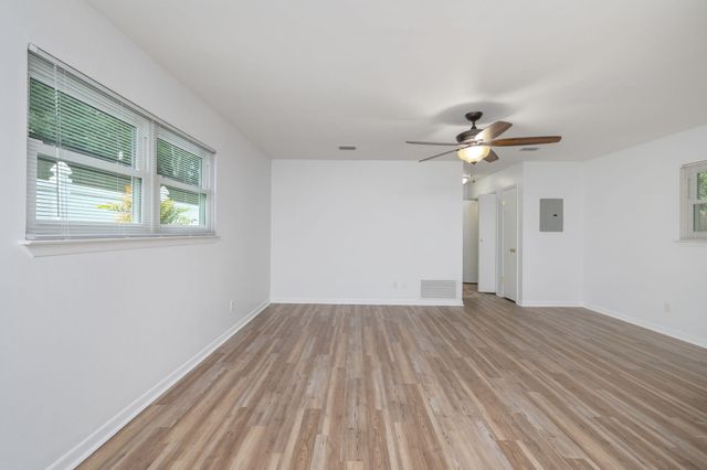 4 3rd Avenue, Shalimar, FL 32579
