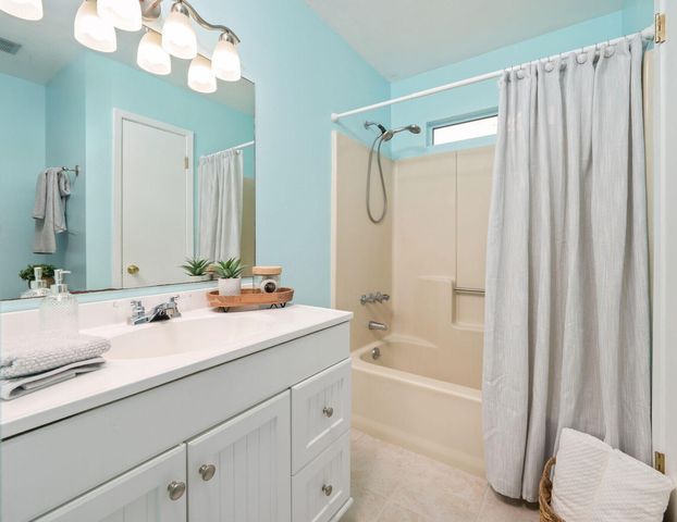 4 3rd Avenue, Shalimar, FL 32579