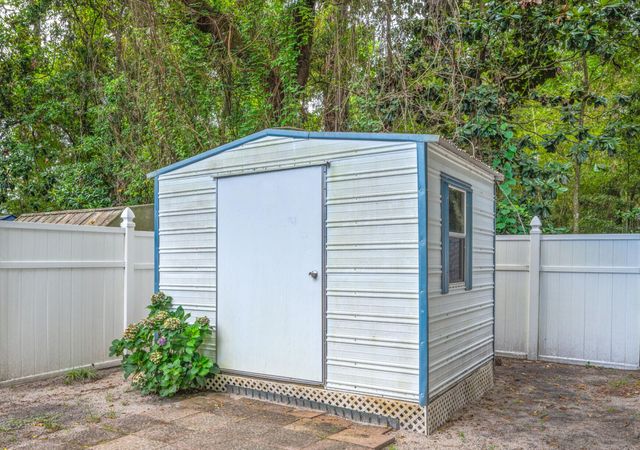 4 3rd Avenue, Shalimar, FL 32579