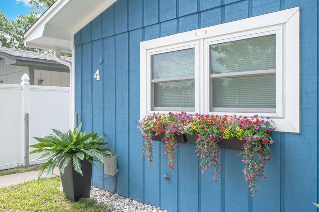4 3rd Avenue, Shalimar, FL 32579