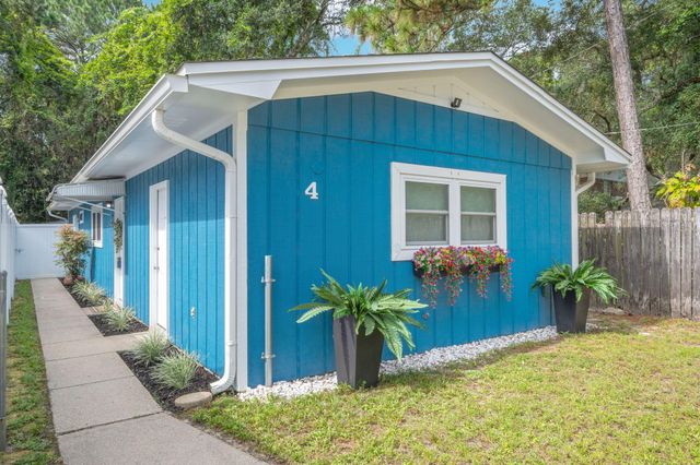 4 3rd Avenue, Shalimar, FL 32579