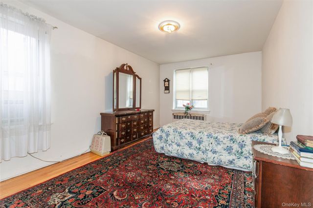 75 S Middle Neck 4-A, Great Neck, NY 11021