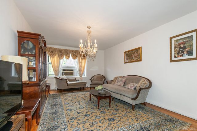 75 S Middle Neck 4-A, Great Neck, NY 11021
