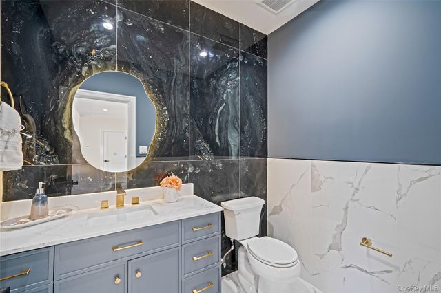 957 Dana Avenue, Valley Stream, NY 11580