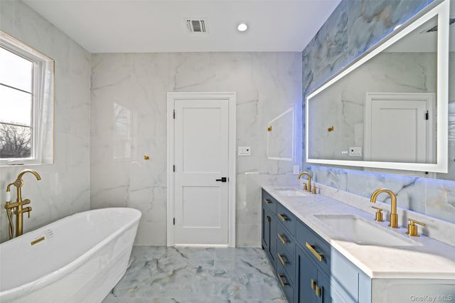 957 Dana Avenue, Valley Stream, NY 11580