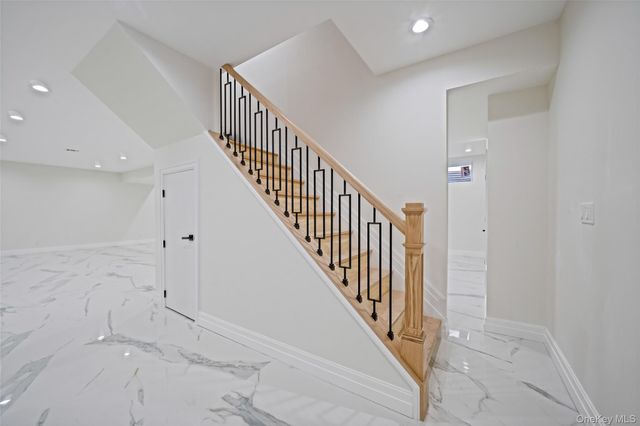 957 Dana Avenue, Valley Stream, NY 11580