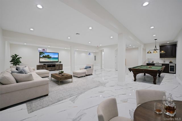 957 Dana Avenue, Valley Stream, NY 11580